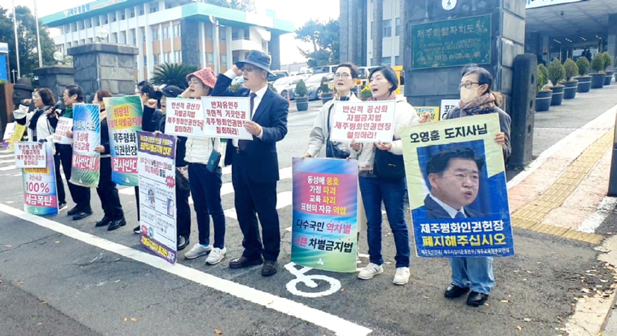 도청앞에서 성명서 낭독.jpg